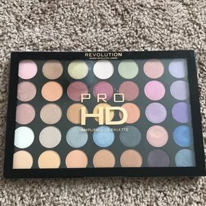 Makeup Revolution Pro HD pallette
